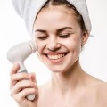Sähköinen Kasvoharja - Facial Cleansing Brush®